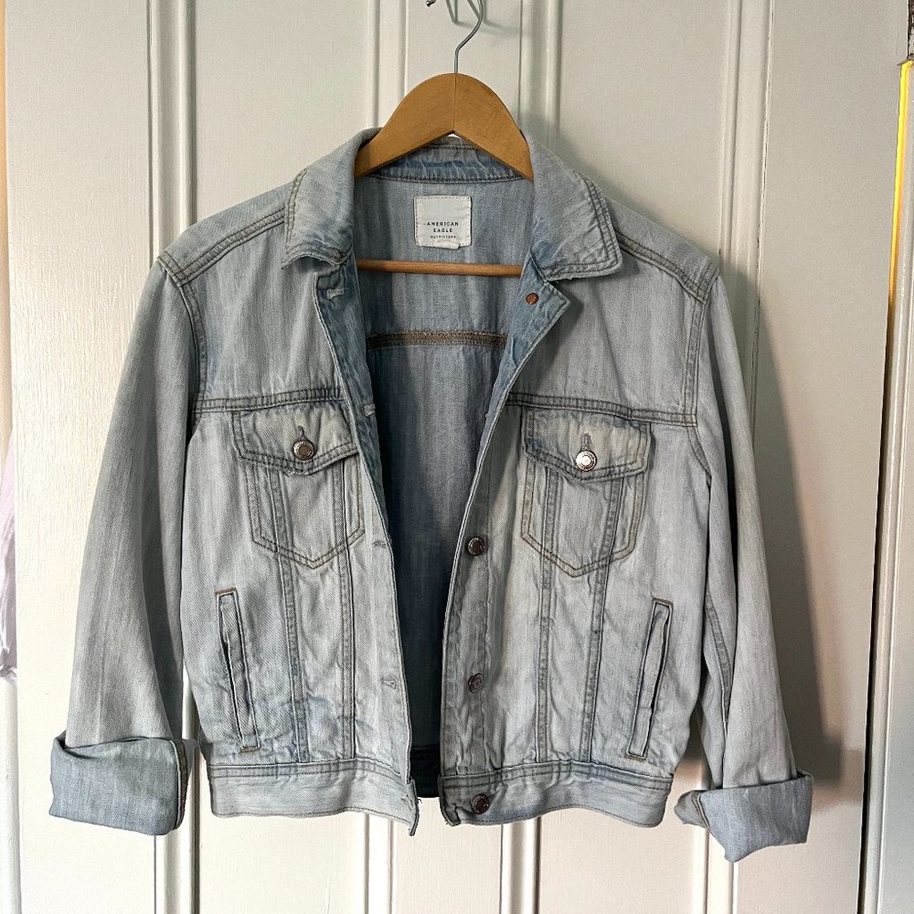 AE Classic light wash denim jacket